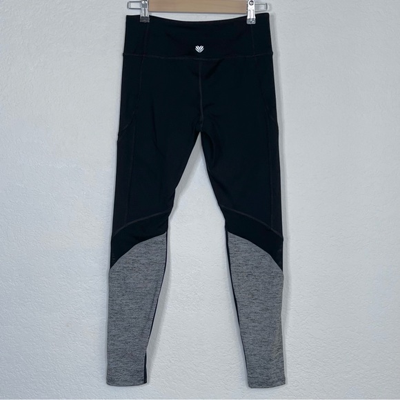 Forever 21 Sheer Cut Out Workout Leggings - Picture 2 of 7